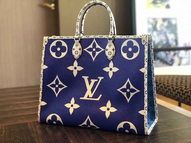 Louis Vuitton ONTHEGO Tote Giant Blue Monogram bag 2019 ON THE GO ...