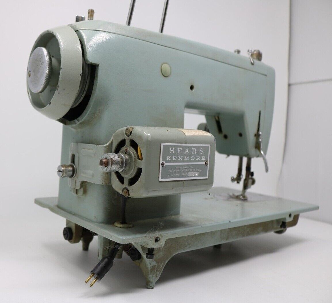Vintage SEARS Kenmore Model 22 158.220 Zig Zag Sewing Machine Machines