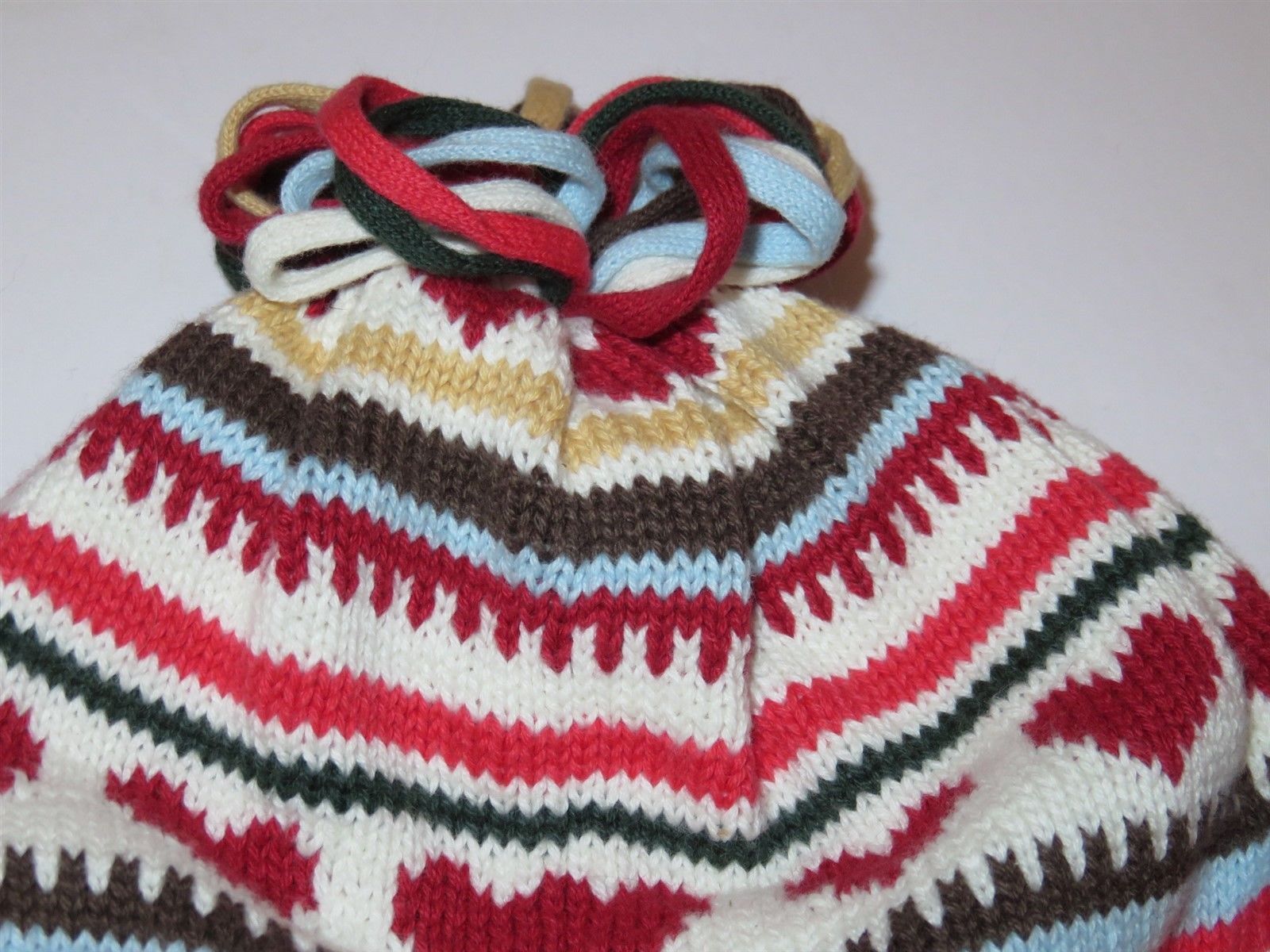 Gymboree girls pompom beanie size 2T-5T; EUC