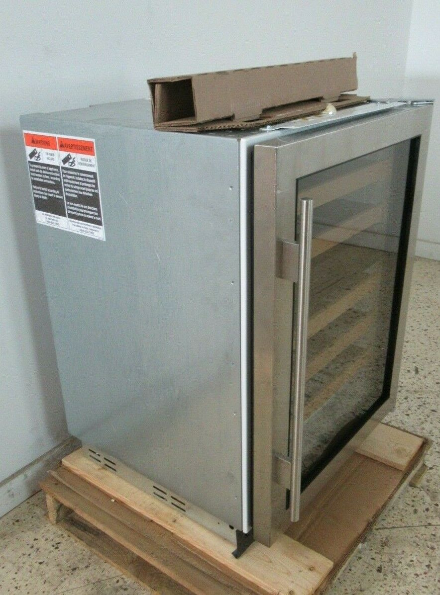 SubZero UW24STHRH 24 Inch Undercounter Wine Cooler with 46 Bottle