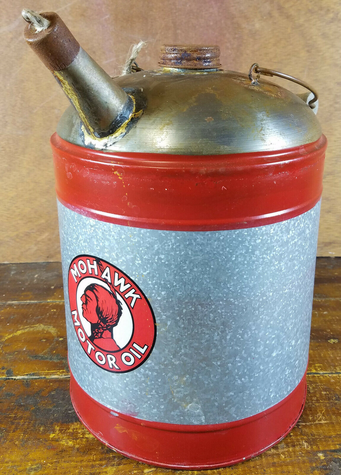 MOHAWK GAS INDIAN LOGO 1 GALLON CAPACITY MOTOR OIL CAN W/ SPOUT GARAGE