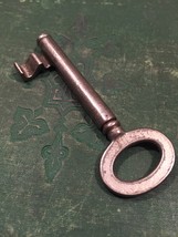 Vintage 3" silver skeleton key with oval shaped top hole