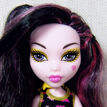 Monster High DRACULAURA - CREEPATERIA - Fashion Doll with Outfit - $15.00