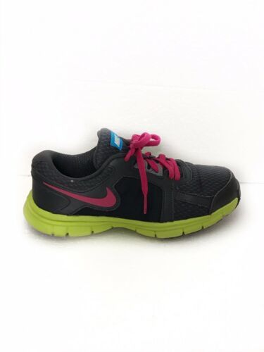 nike youth shoes size 2.5