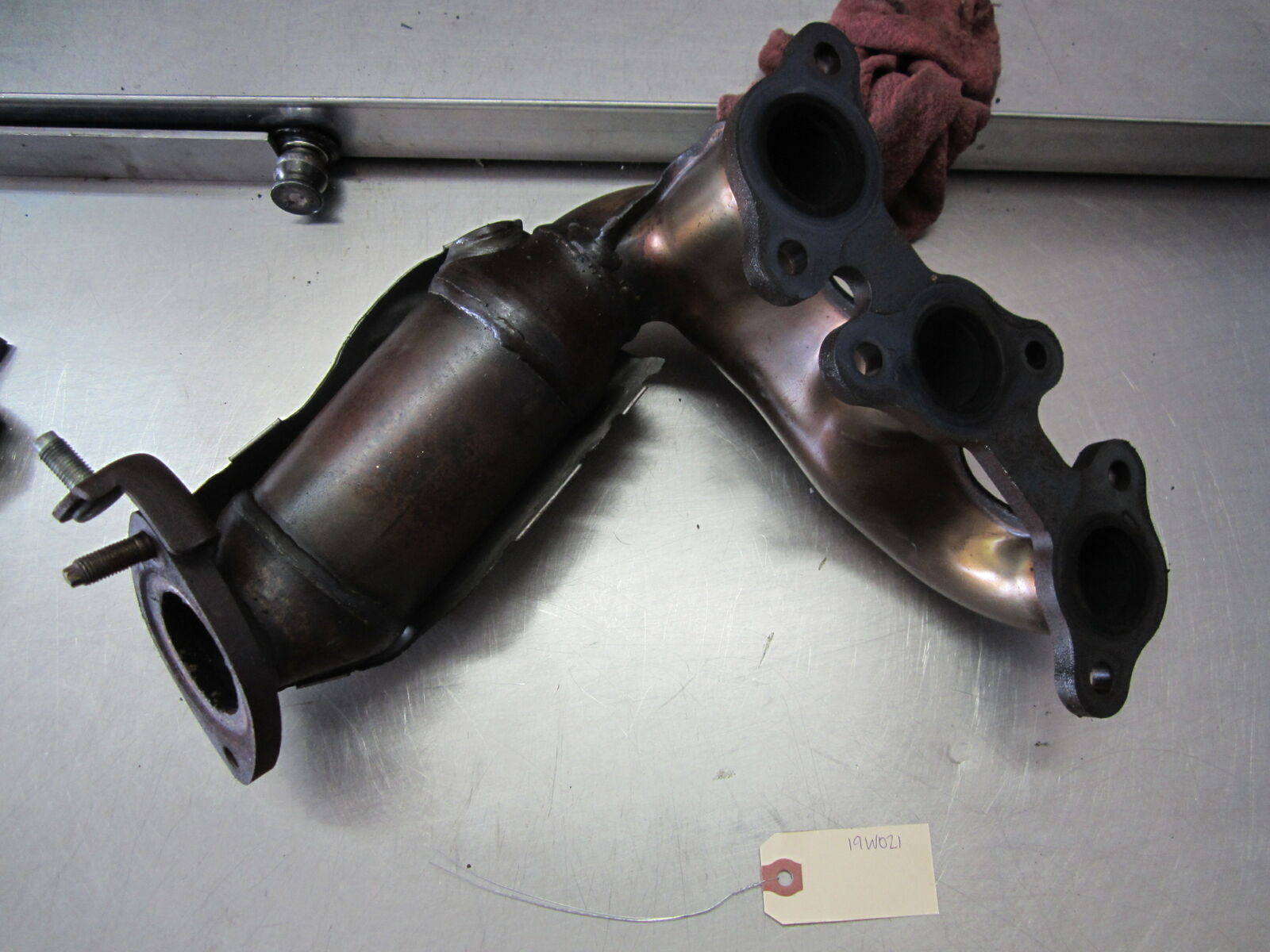 19W021 Left Exhaust Manifold 2004 Toyota Camry 3.0 Exhaust Manifolds