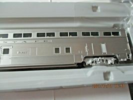 Walthers Proto Stock # 920-9642 Santa Fe 85' 68 Seat Step-Down Coach Deluxe #1  image 3