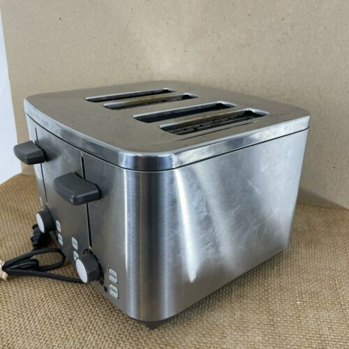 Calphalon Model HE400ST 1800 Watt Stainless Steel 4 Slot Bagel Toaster