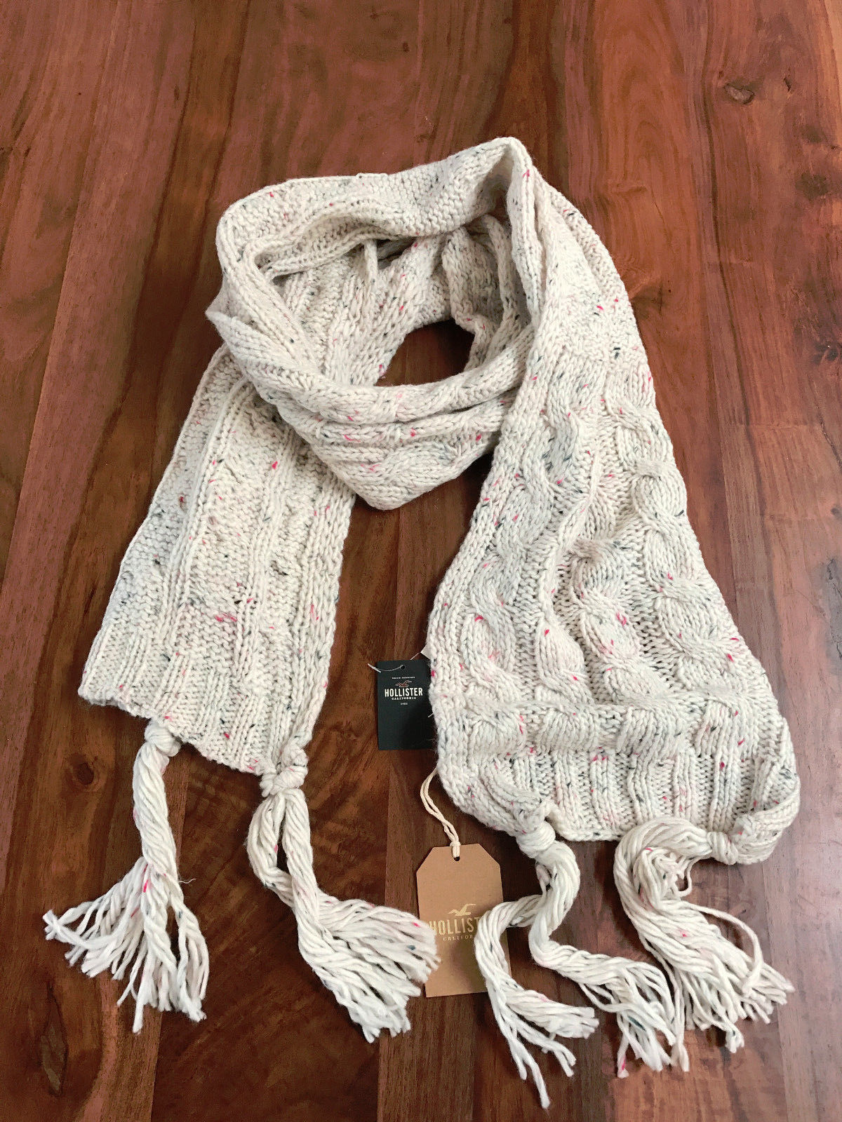 hollister cable knit scarf