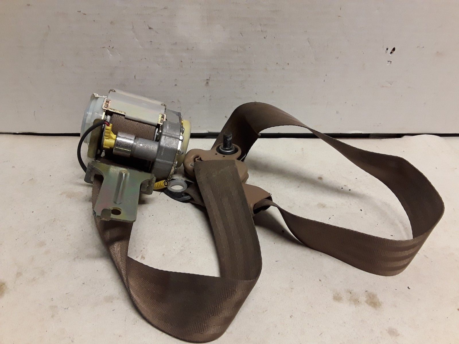 03 04 05 06 07 08 Honda Pilot right front passenger seat belt retractor