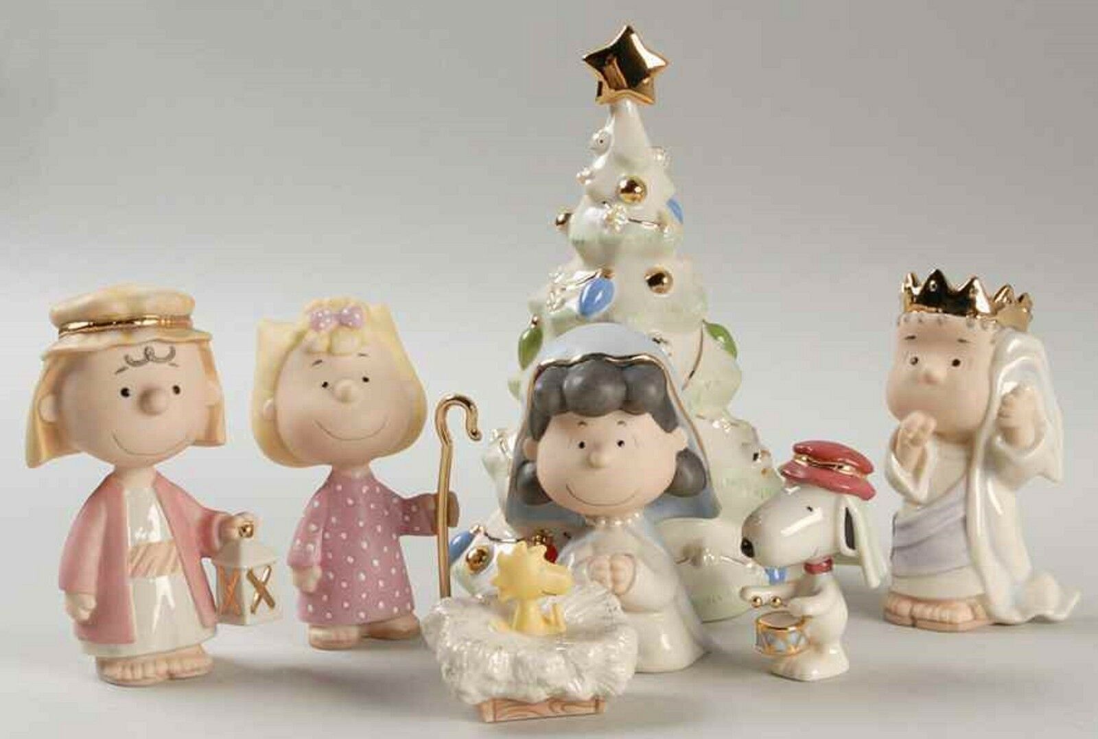 snoopy and charlie brown figurines