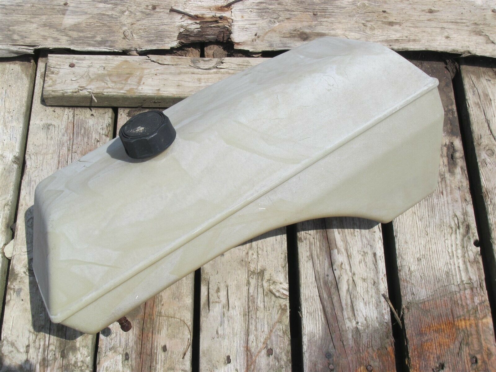 eXmark LZ25KC603 Lazer Z 60" ZeroTurn Mower Gas Fuel Tank Right