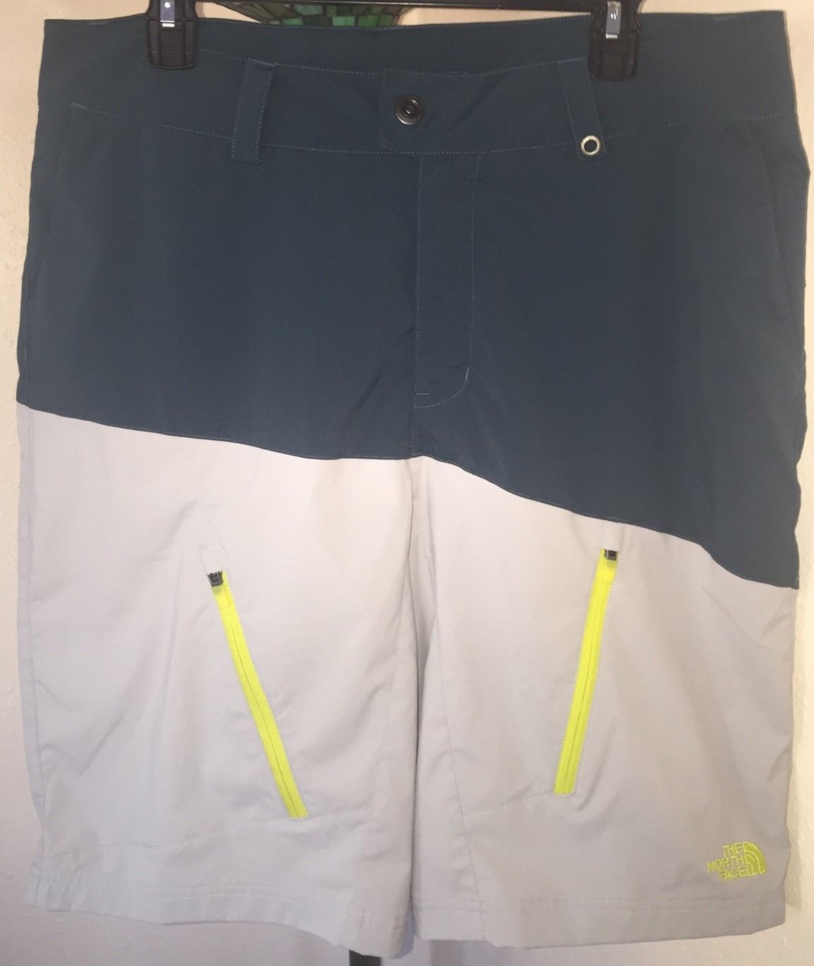AWESOME MEN'S THE NORTH FACE VENTED HIKING TREKKING WATER SHORTS SZ 36 - $54.44