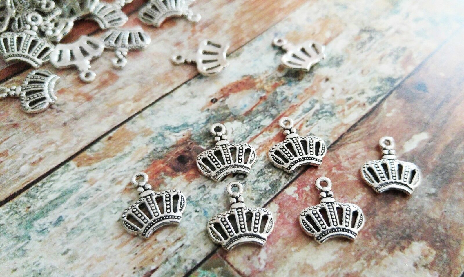 10 Crown Jewelry Charms Queen Pendants Antique Silver Tone Alice In Wonderland