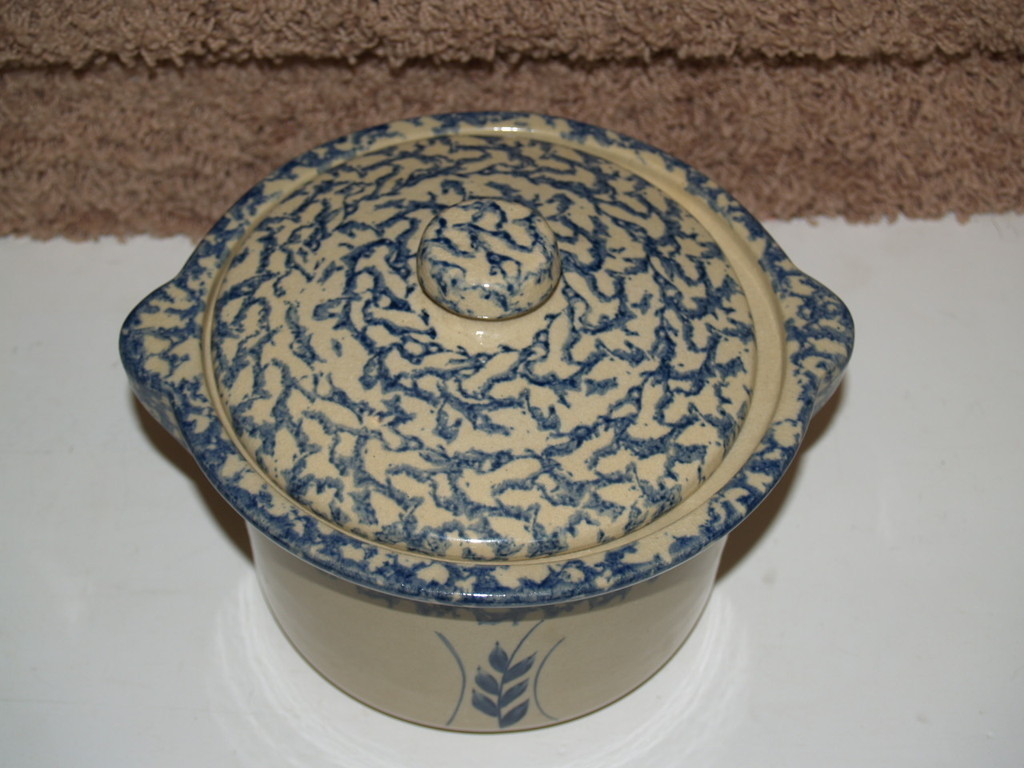 Ransbottom RRP Co Roseville Ohio Wheat Spongeware Pottery Covered