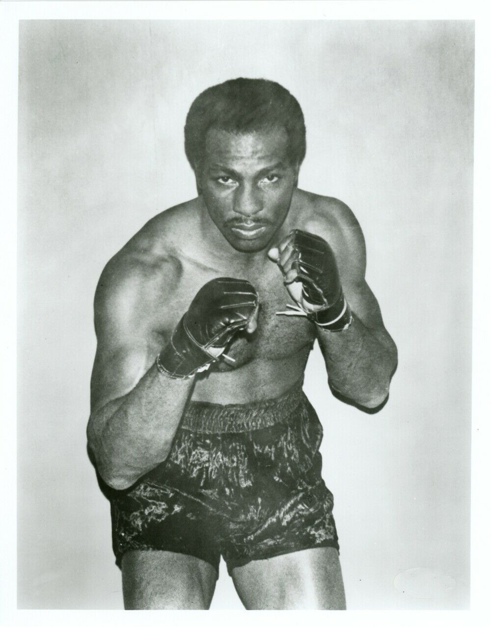 EARNIE SHAVERS 8X10 PHOTO BOXING PICTURE B/W - Boxing