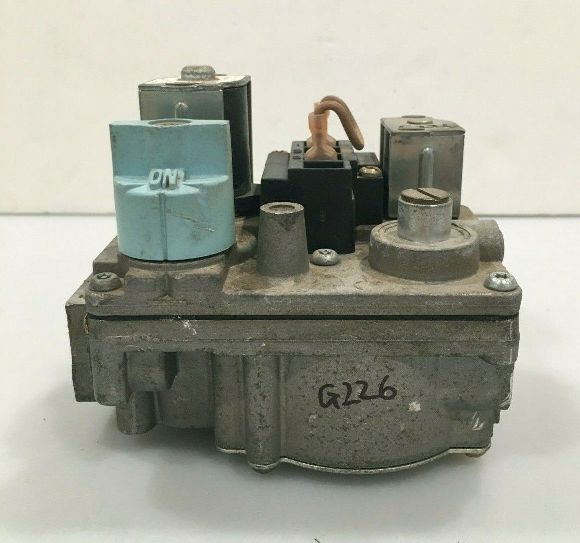 Primary image for WHITE RODGERS Gas Valve 36E36 252 C729668P01 used #G226