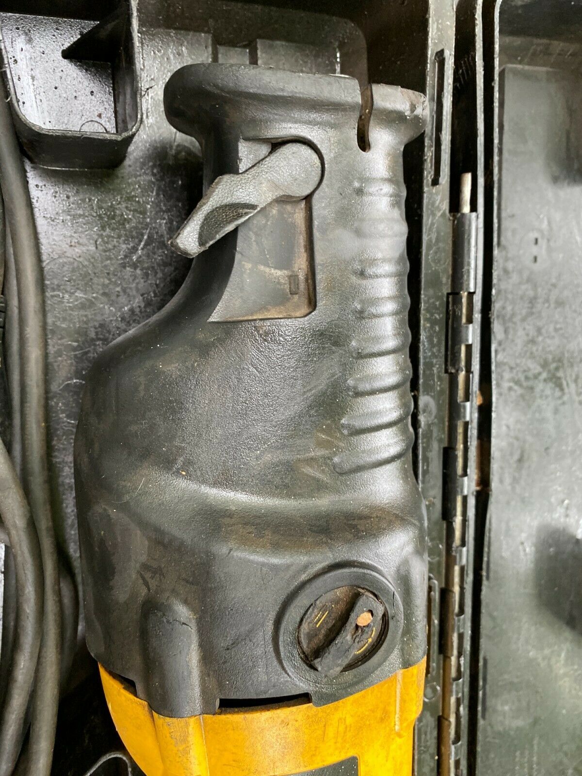 DeWalt DW311 Saw 13 Amp Heavy Duty Reciprocating Kit Corded Metal Wired