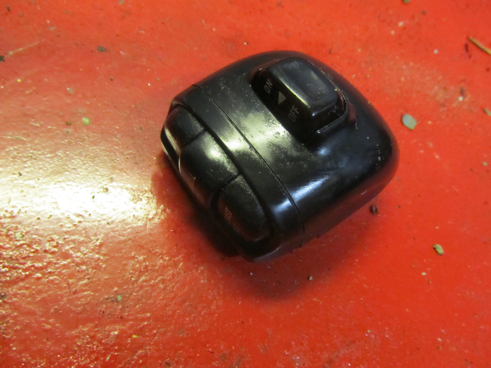 99 00 01 Nissan Pathfinder steering wheel mounted cruise control switch