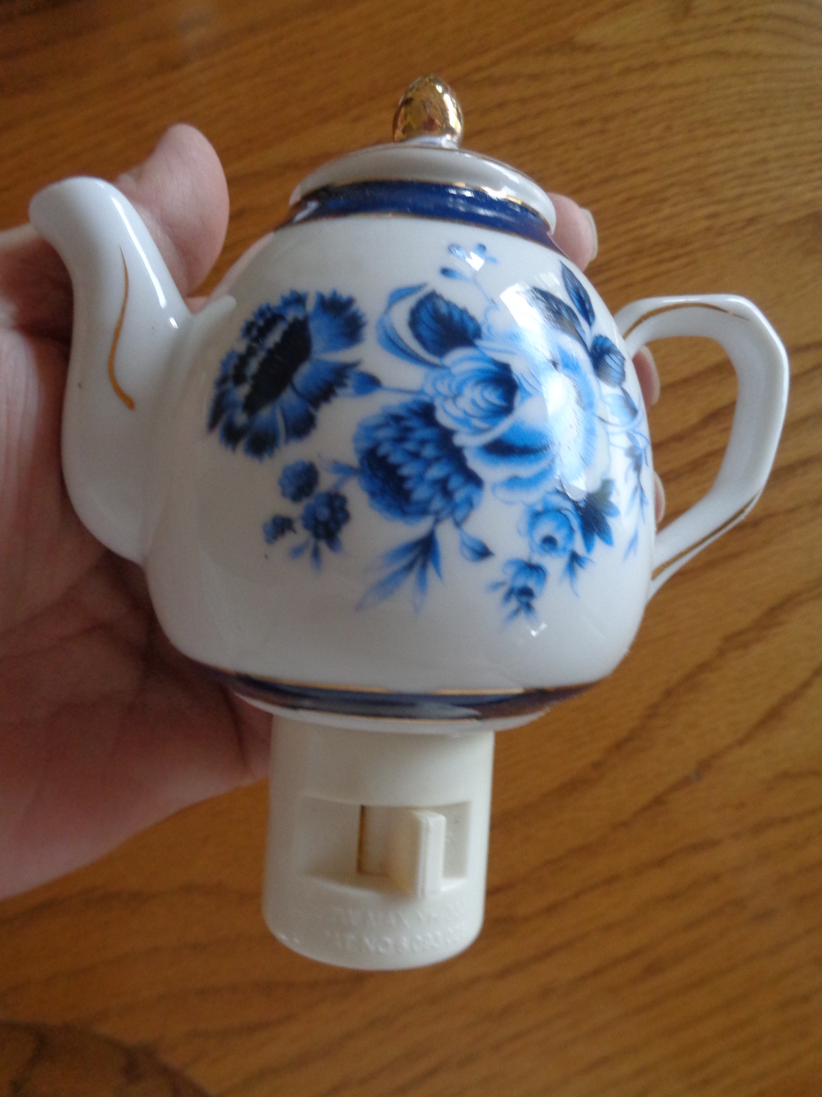 Mini Teapot Night Light Porcelain White with Blue Flowers 5 x 4.5 Plug
