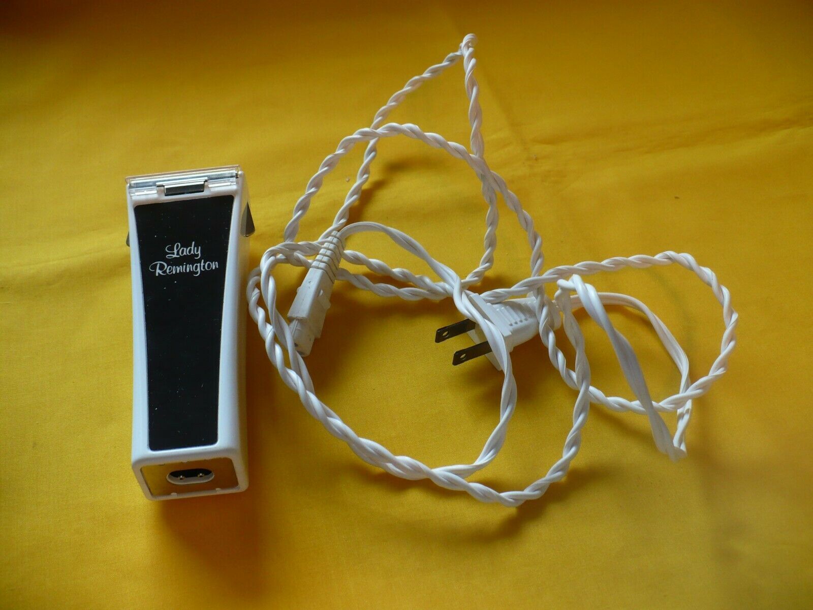 Vintage Lady Remington Electric Shaver Model 6M2L1 w/Case & Manual