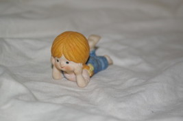ENESCO COUNTRY COUSINS Katie Laying on the Ground - $4.00