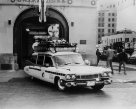 An item in the Entertainment Memorabilia category: Ghostbusters classic Ectomobile ECTO-1 car 8x10 Photo