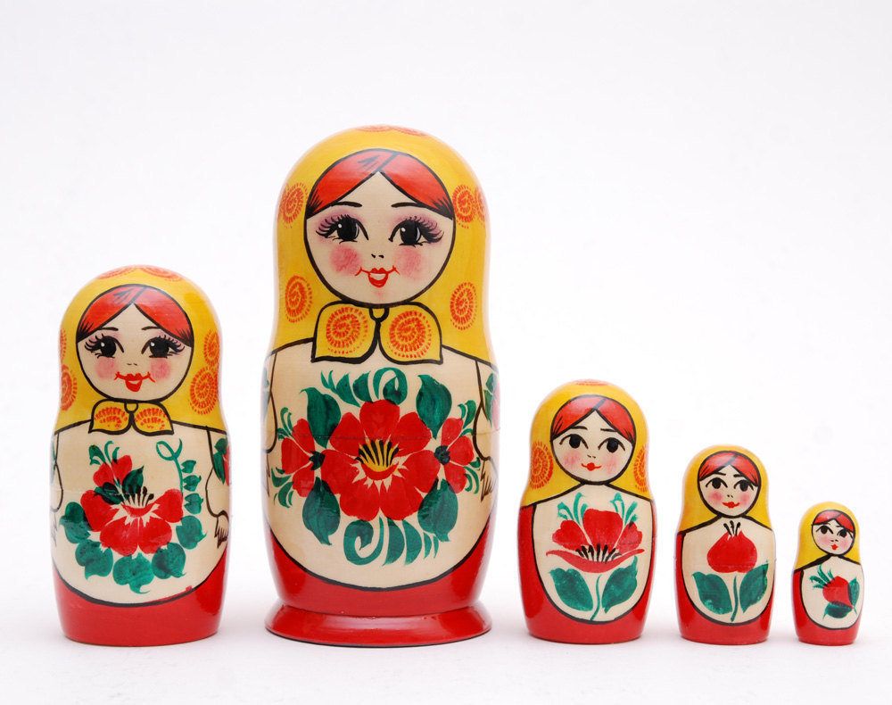 Russian matryoshka dolls. Матрешка. Разноцветные матрешки. Матрёшка для детей. Русские матрешки.