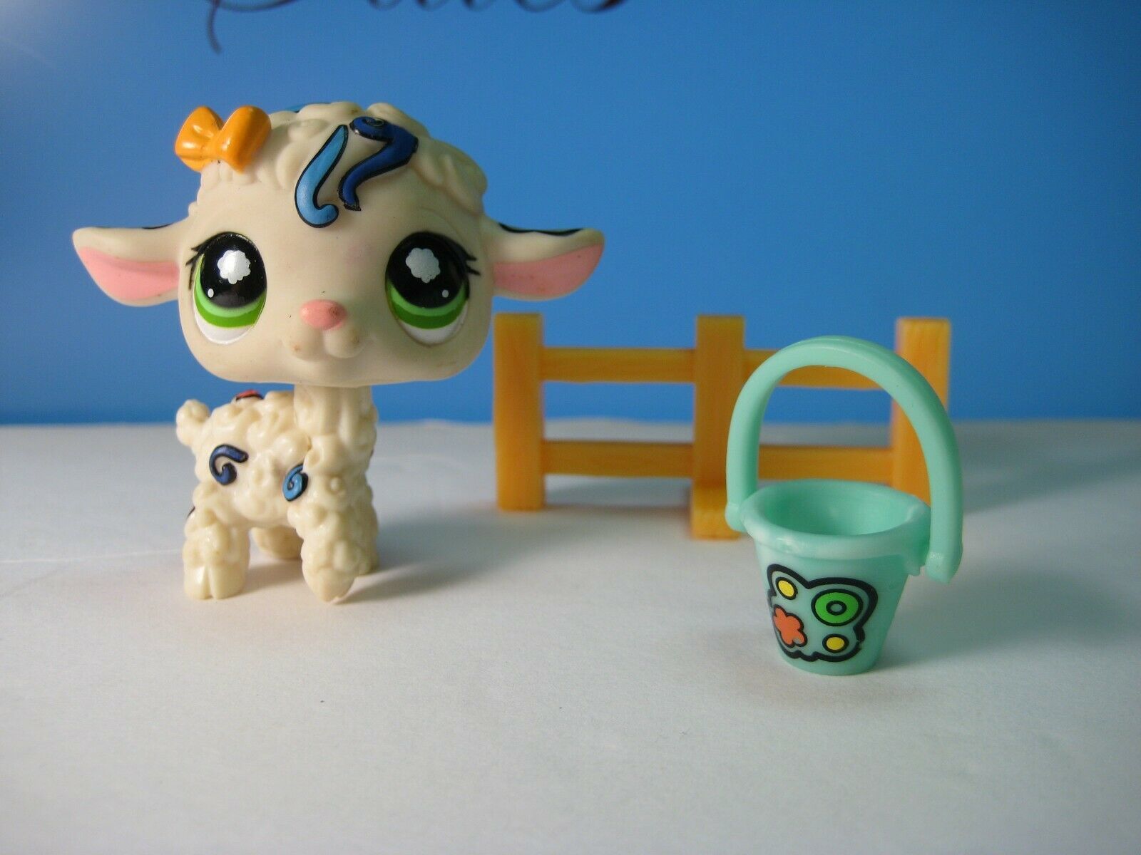 1068 Lamb / Sheep with 'tattoos' Postcard Pets Littlest Pet Shop LPS