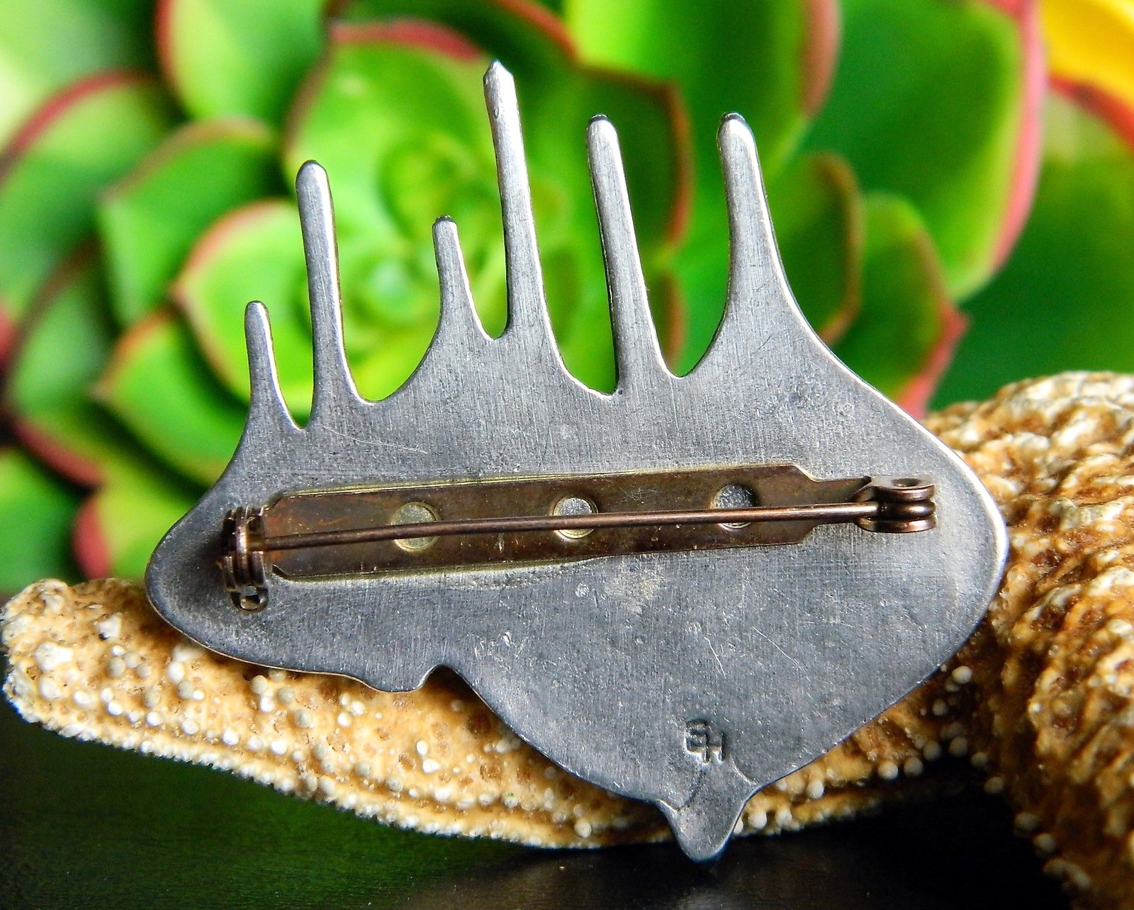 Broche Vintage Française 60s/70s - Bateau Viking Par L'artiste Yvonne Tindas - Doré