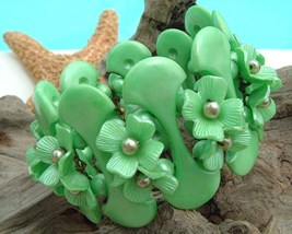 Vintage Plastic Thermoset Flowers Clamper Bracelet Mint Green Chunky - $59.95