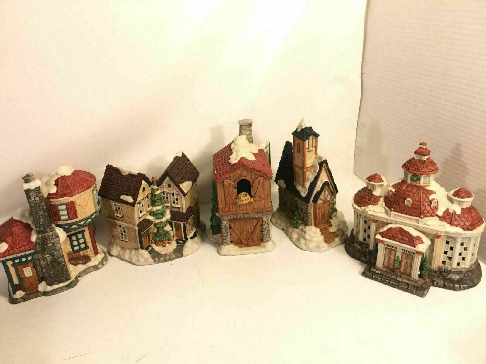 Grandeur Noel Victorian Village Vintage Porcelain 28 Piece Christmas