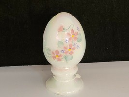 Fenton Glass Egg Figurine Pink Floral Signed Robinson - $32.56