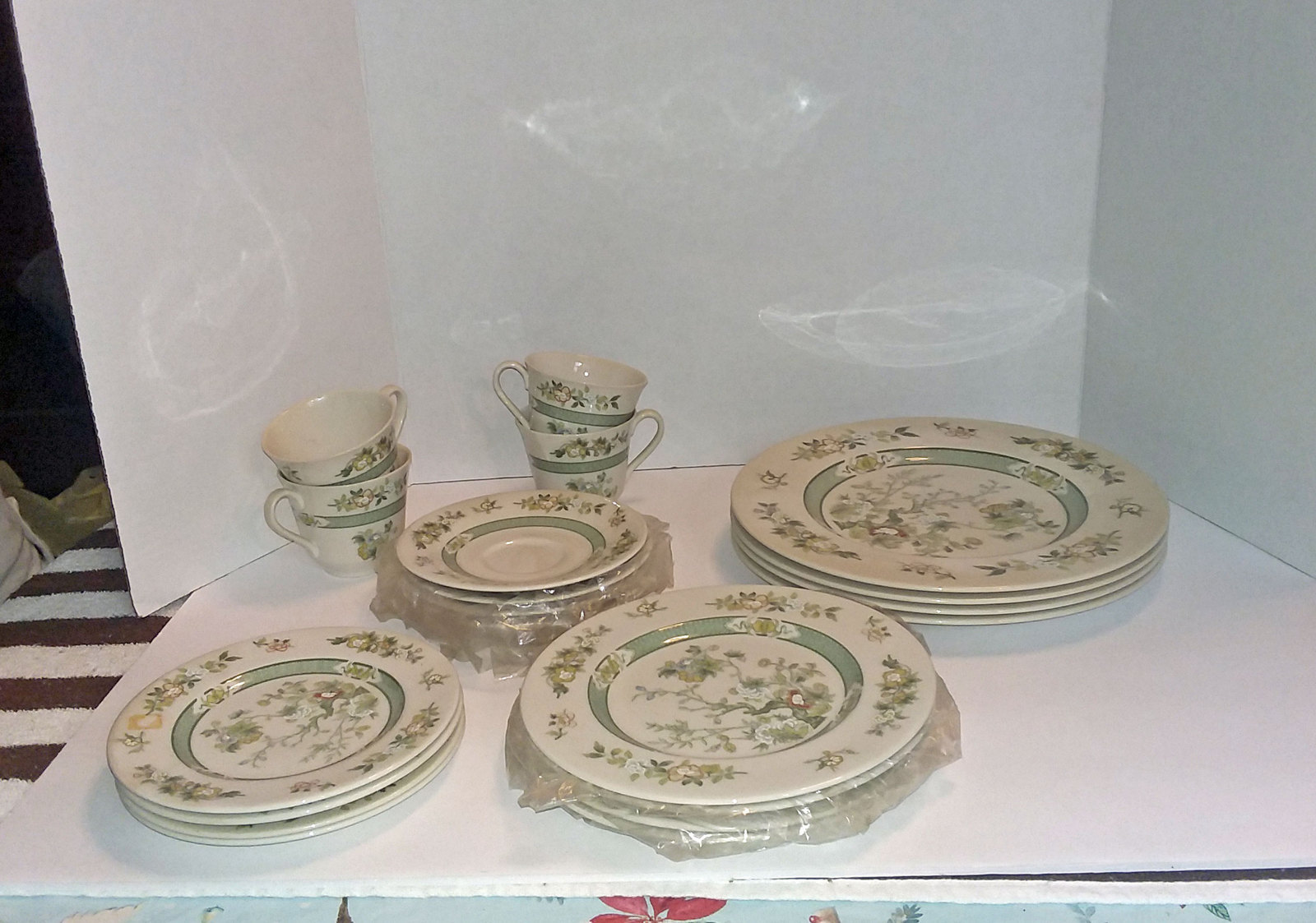 Royal Doulton Fine China Tonkin TC1107 pattern 20piece set, service
