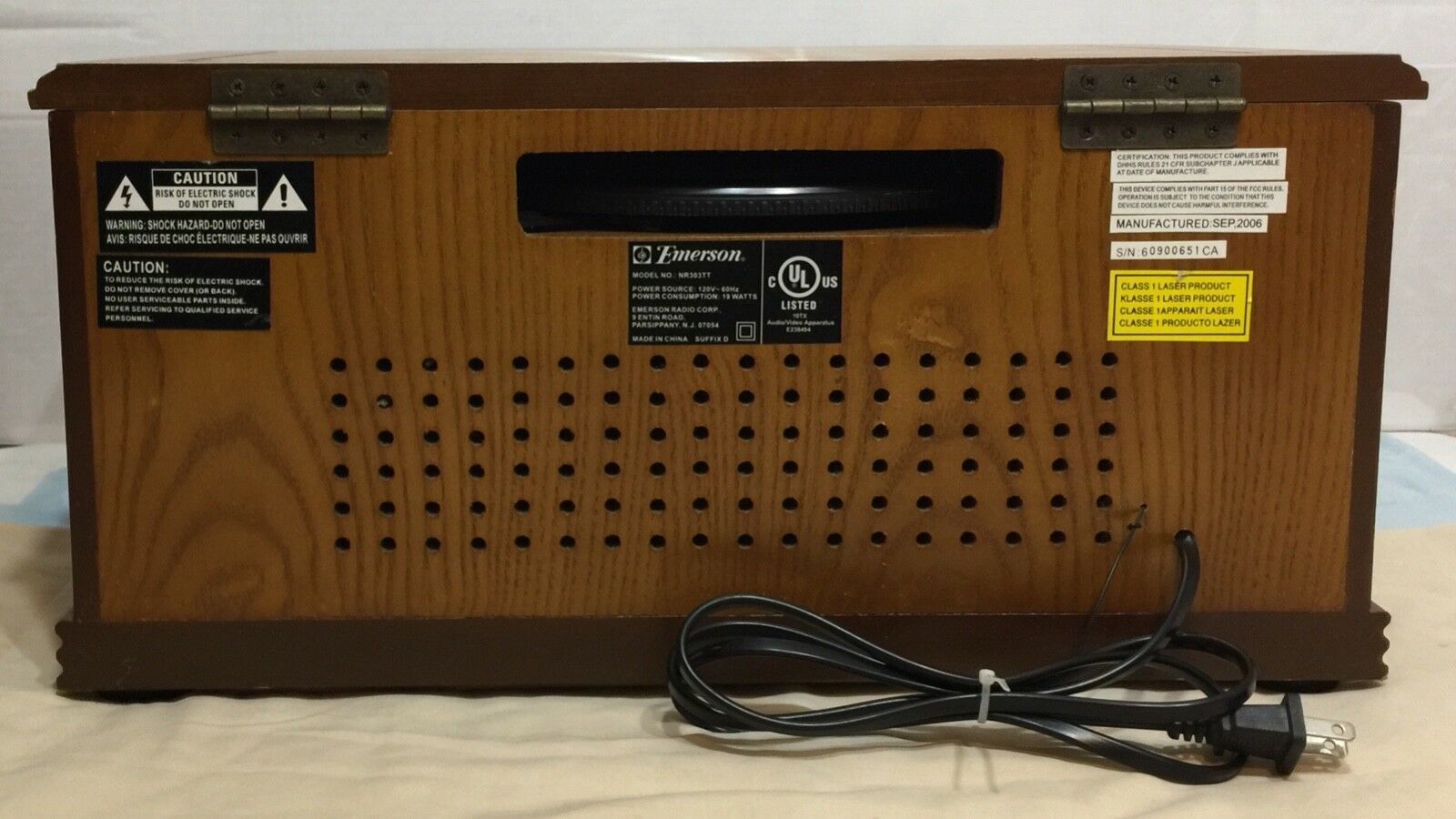 Emerson NR303TT Wood Turntable Cassette CD Player AM/FM Stereo