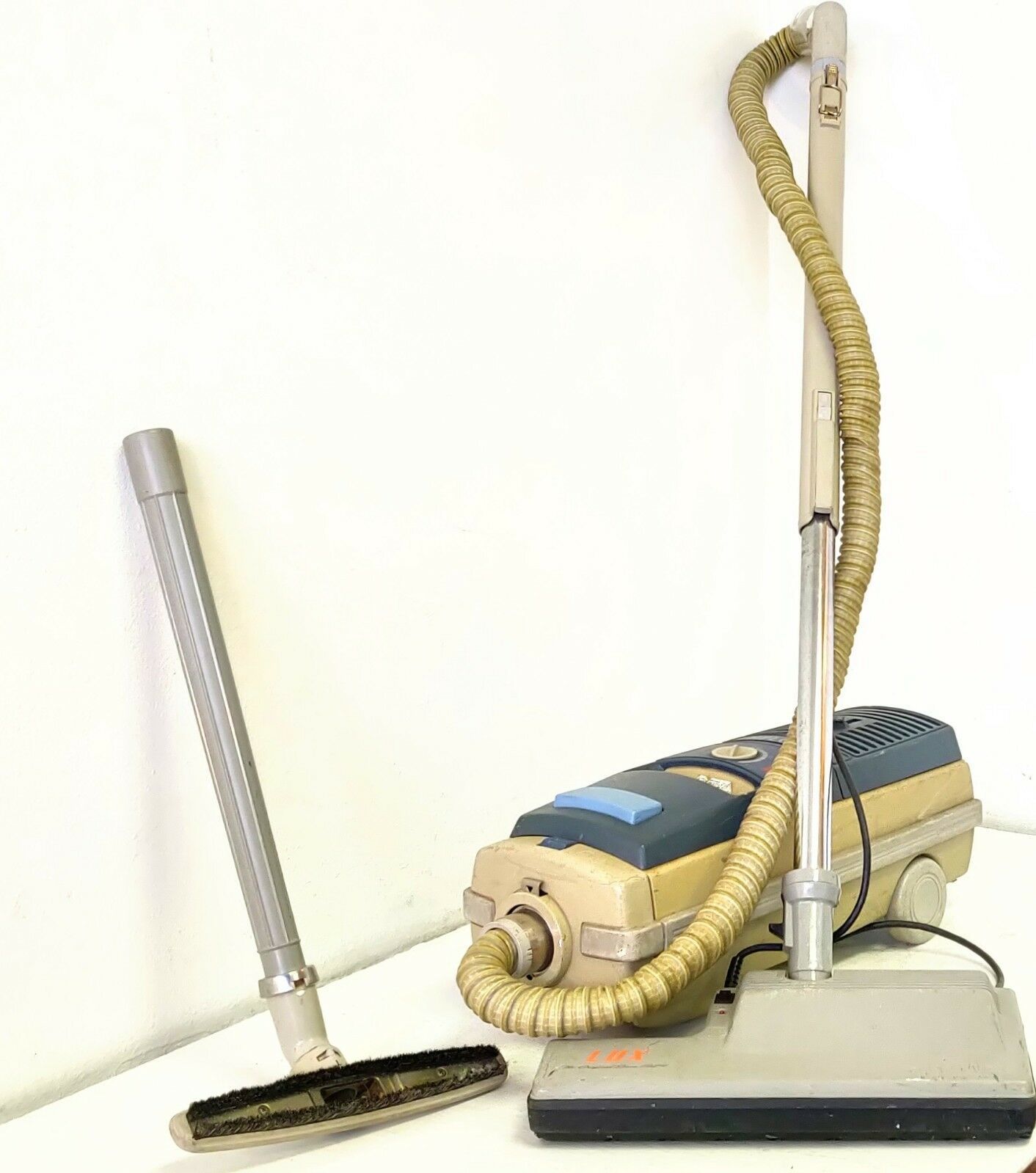 Electrolux Diplomat Canister Vacuum Cleaner w/ Lux Power Nozzle & Extra