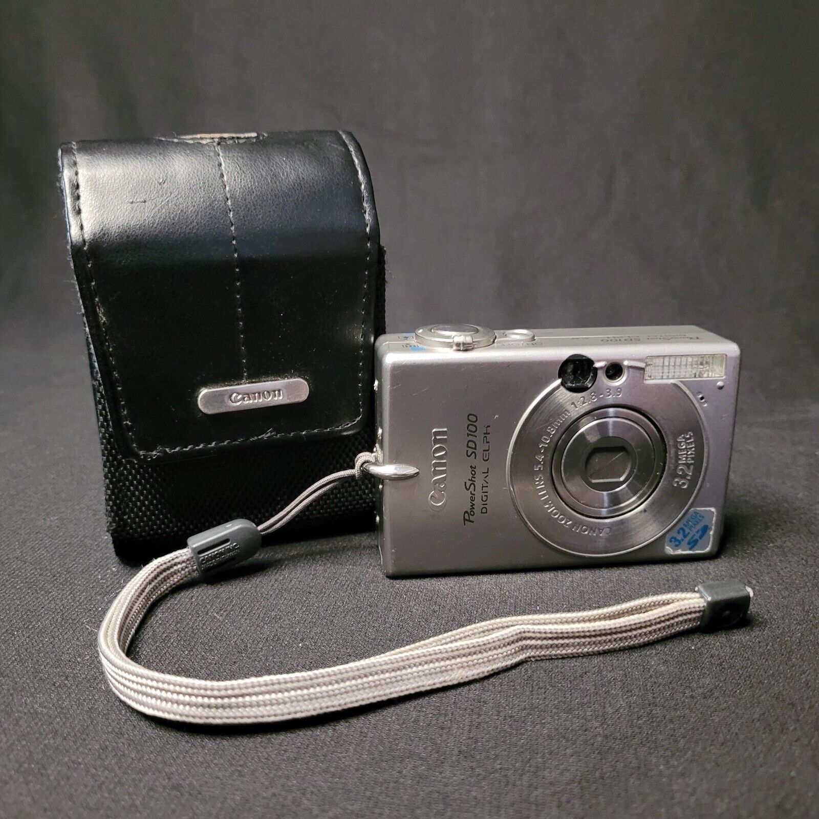 Canon PowerShot 3.2mp SD100 Digital Elph Camera With Battery & Case