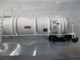 Broadway Limited # 3834 UTLX Cryogenic Tank Car #UTLX 80050. N-Scale image 3