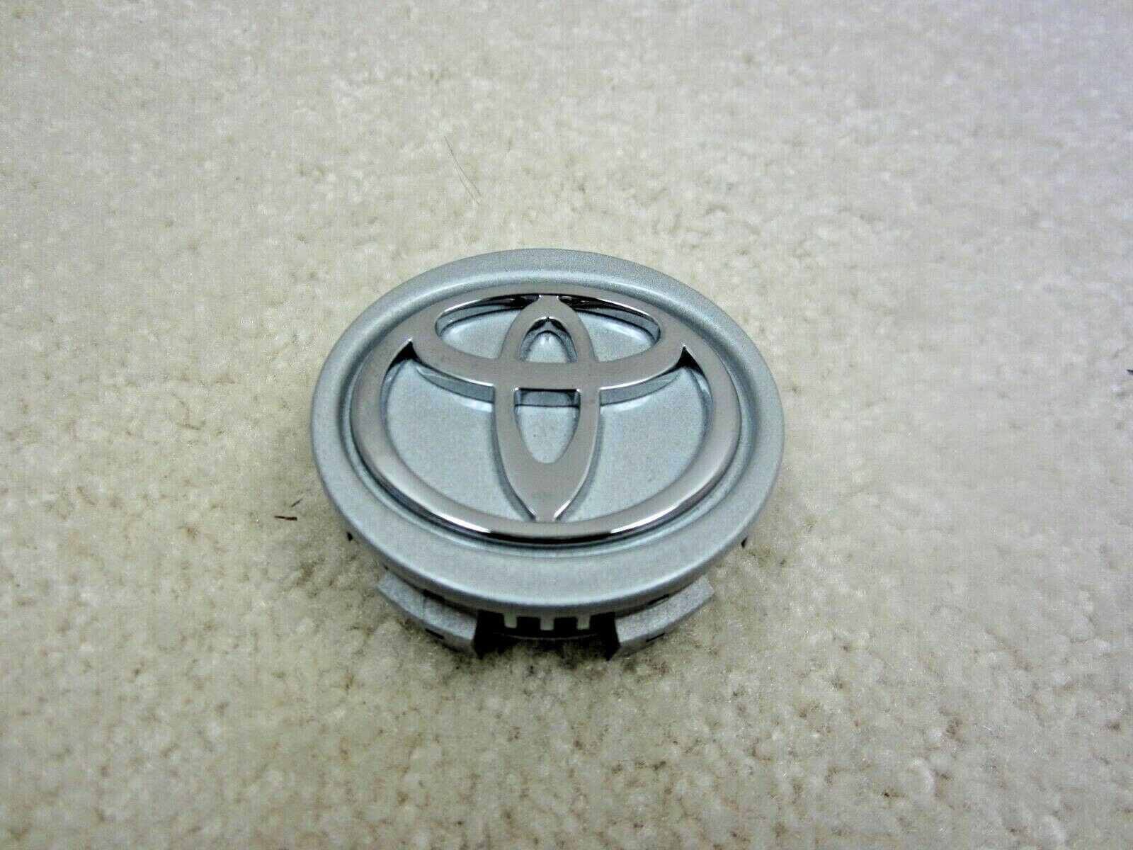 TOYOTA SIENNA / SOLARA OEM ALLOY WHEEL CENTER CAP 42603AE020 755N