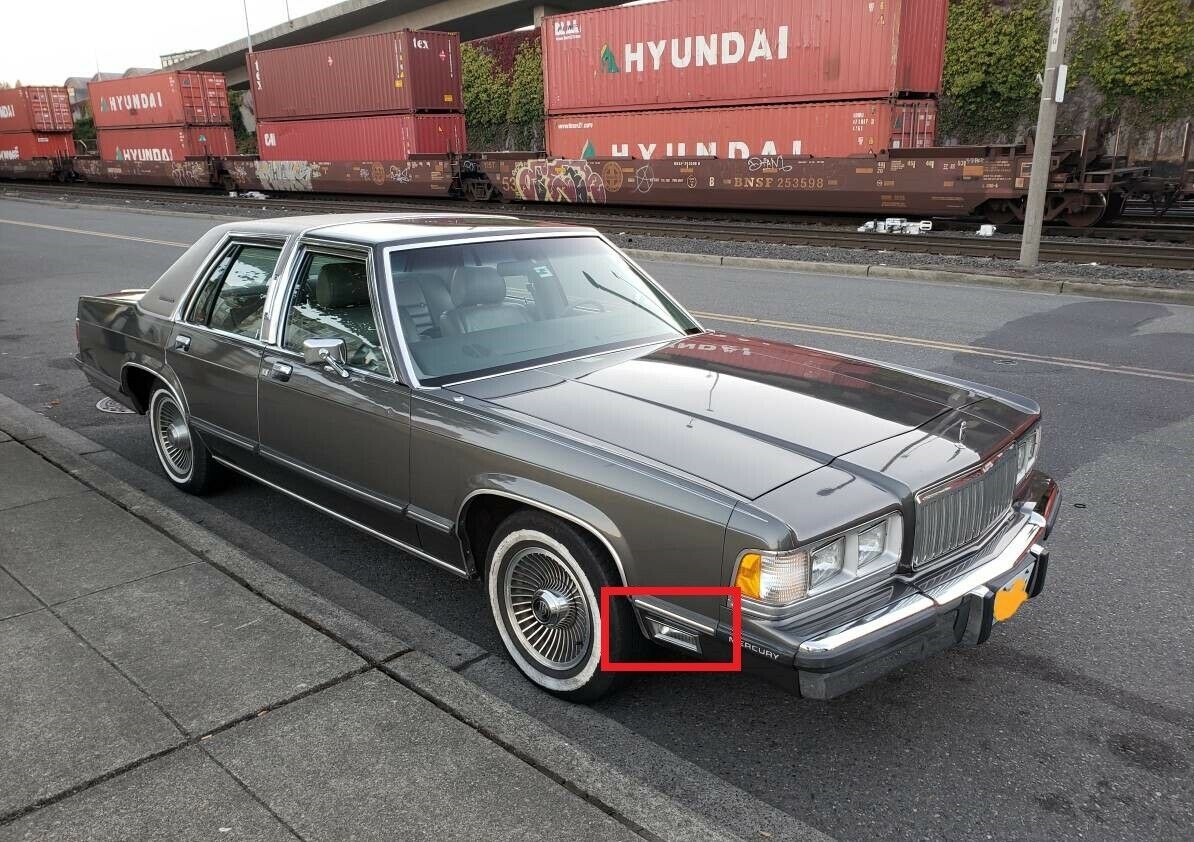 Ford LTD Crown Victoria Grand Marquis 198391 Side marker light trim