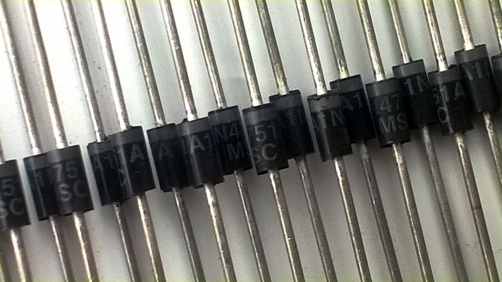 25X 1N4751A 1N4751 30V 1W DO41 Zener diodes 1N4751A 25pcs Zener Diodes Business & Industrial