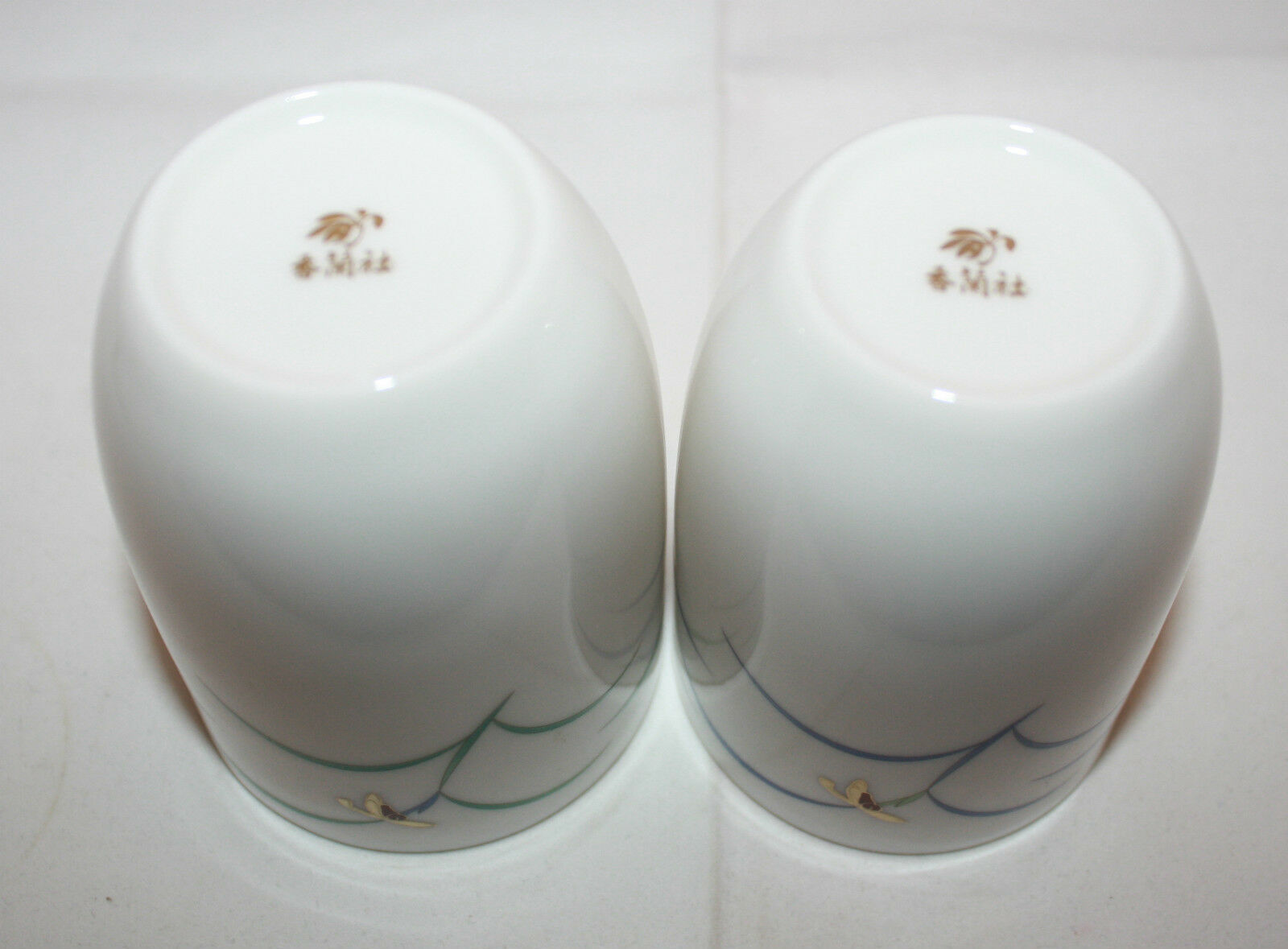 Set of 2 Japan Fukagawa Koransha Porcelain Green Tea Cups Flowers White