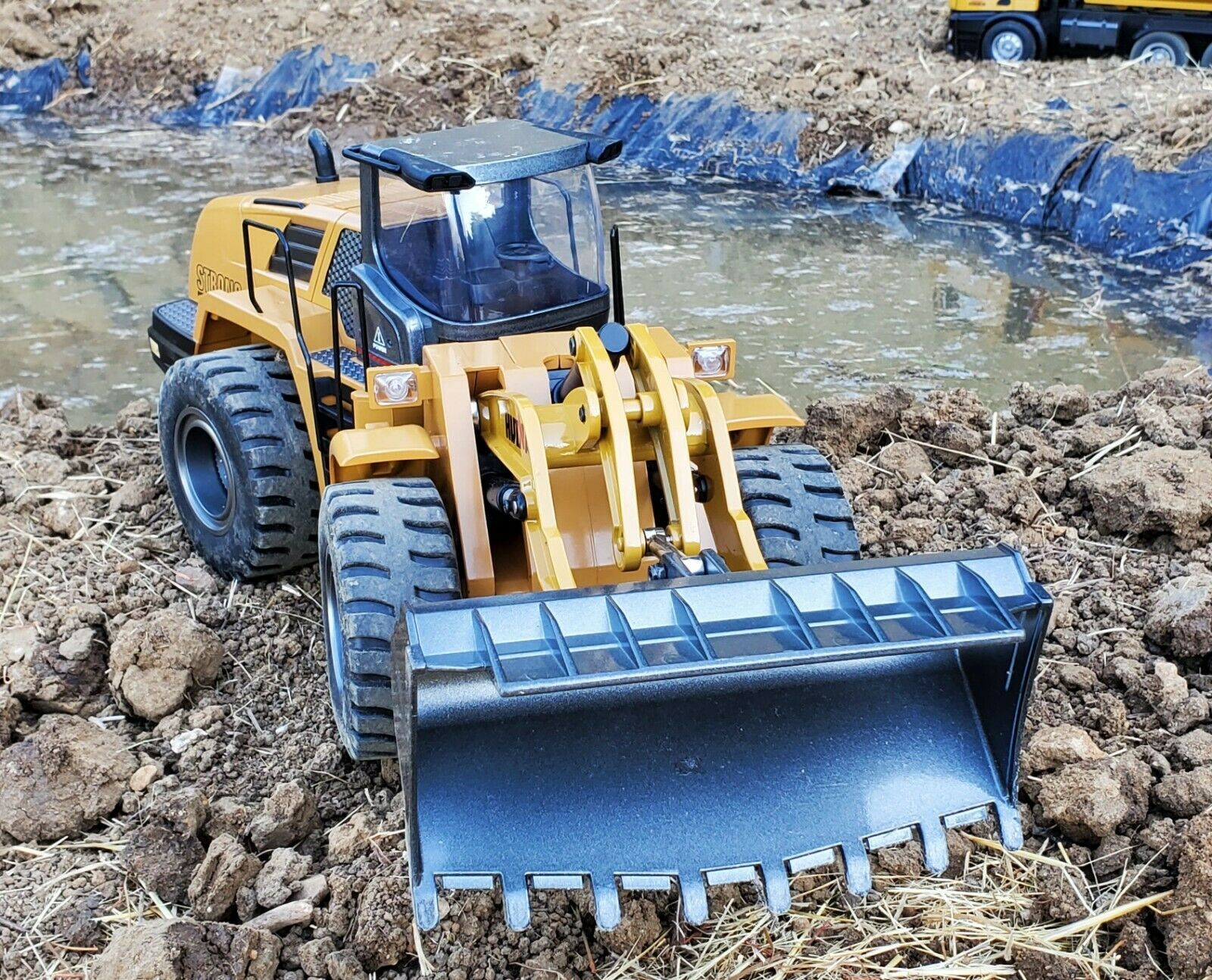 hulna construction vehicles