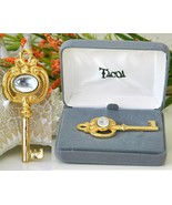 Vintage Tacoa Skeleton Key Pin Brooch Pendant Figural Original Case - $22.95