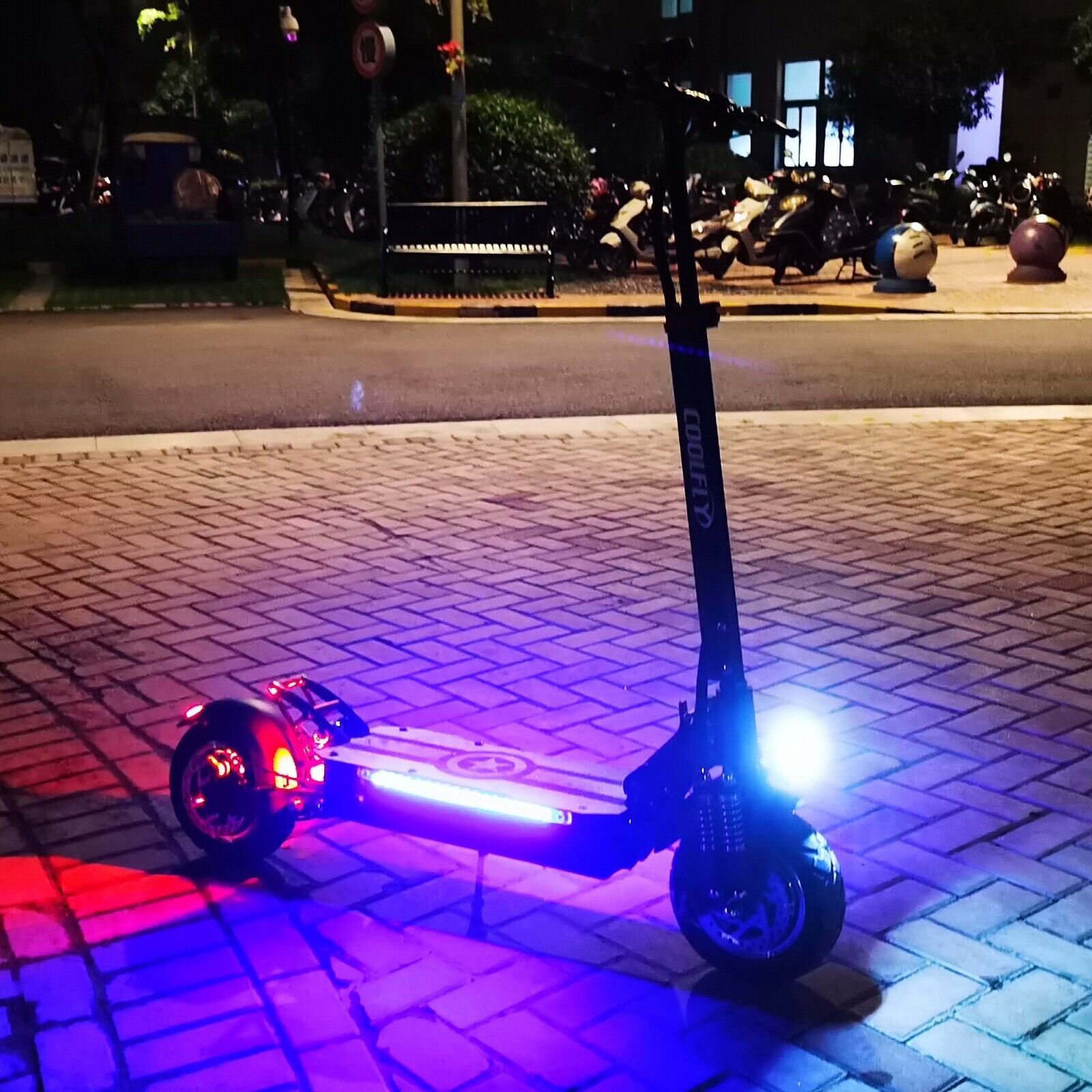 ELECTRIC SCOOTER 1000W DUAL MOTOR 52v 2000w LED LIGHTS AND ALARM BRAND