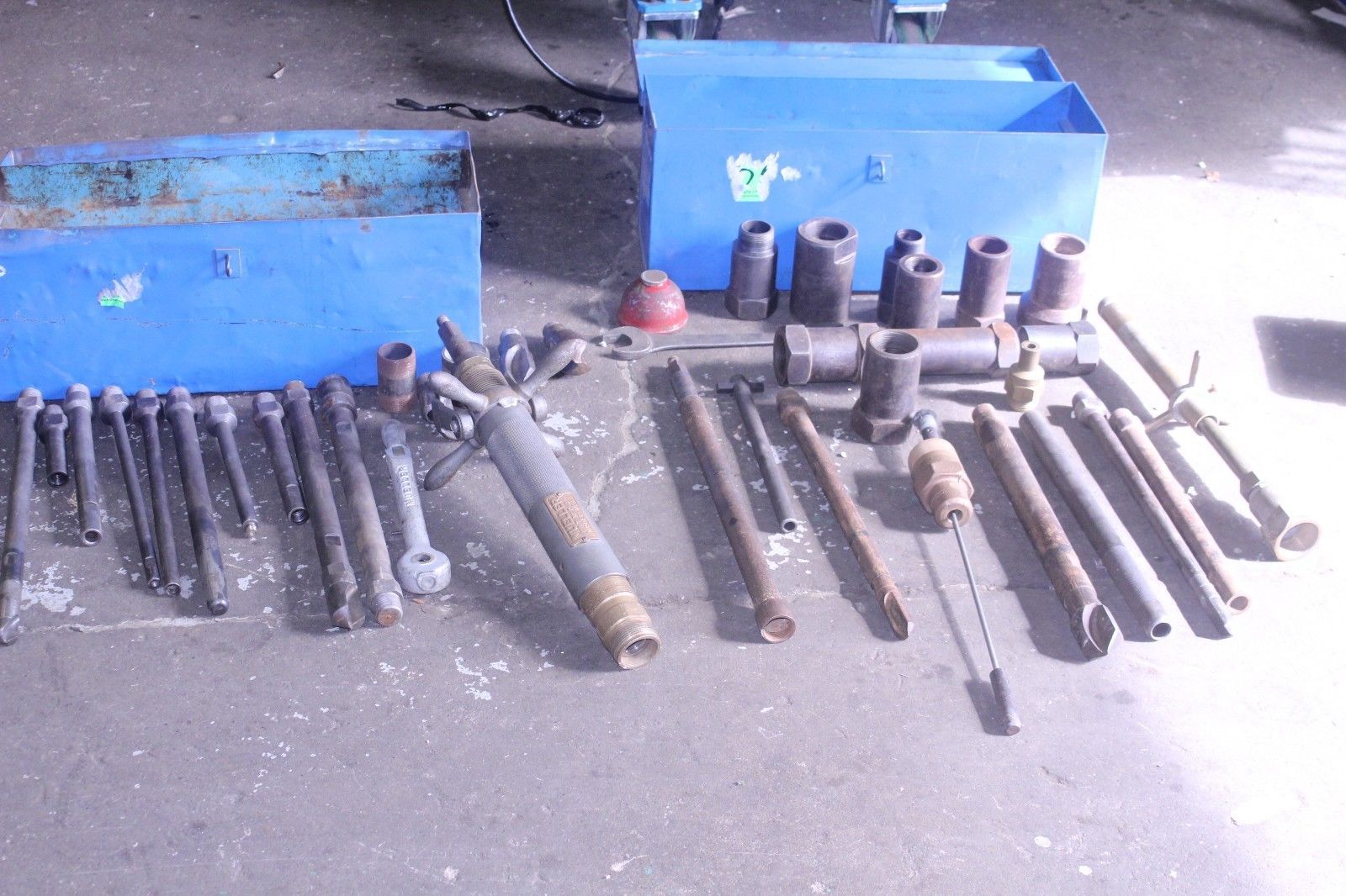 MUELLER MODEL D4 WATER MAIN TAPPING MACHINE WITH TONS OF ACCESSORIES