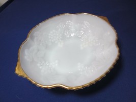 Vtg Anchor Hocking White Milk Glass Grapes Bowl Dish Gold Rim - $18.00