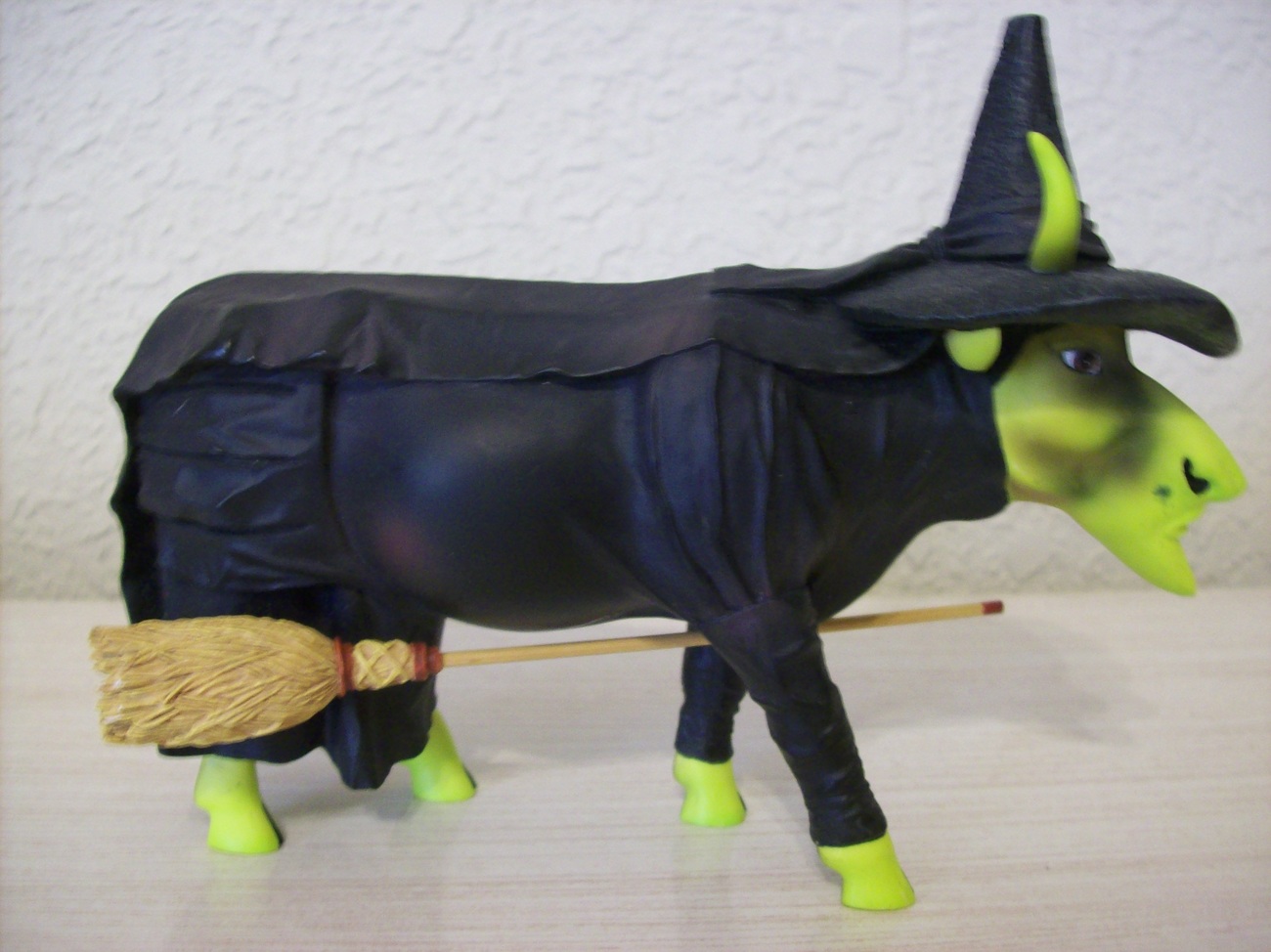wizard of oz cow parade figurines