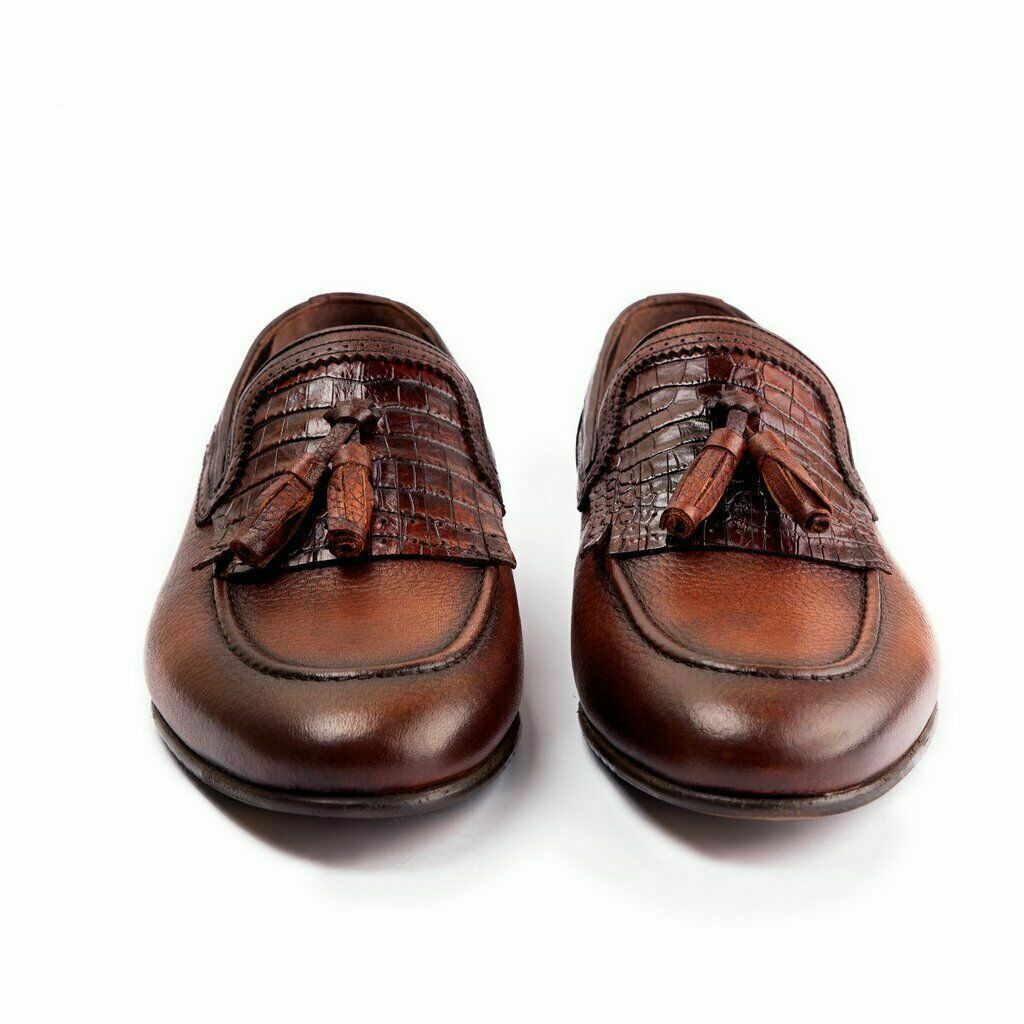 Formal shoes in brown leather and handmade loafers