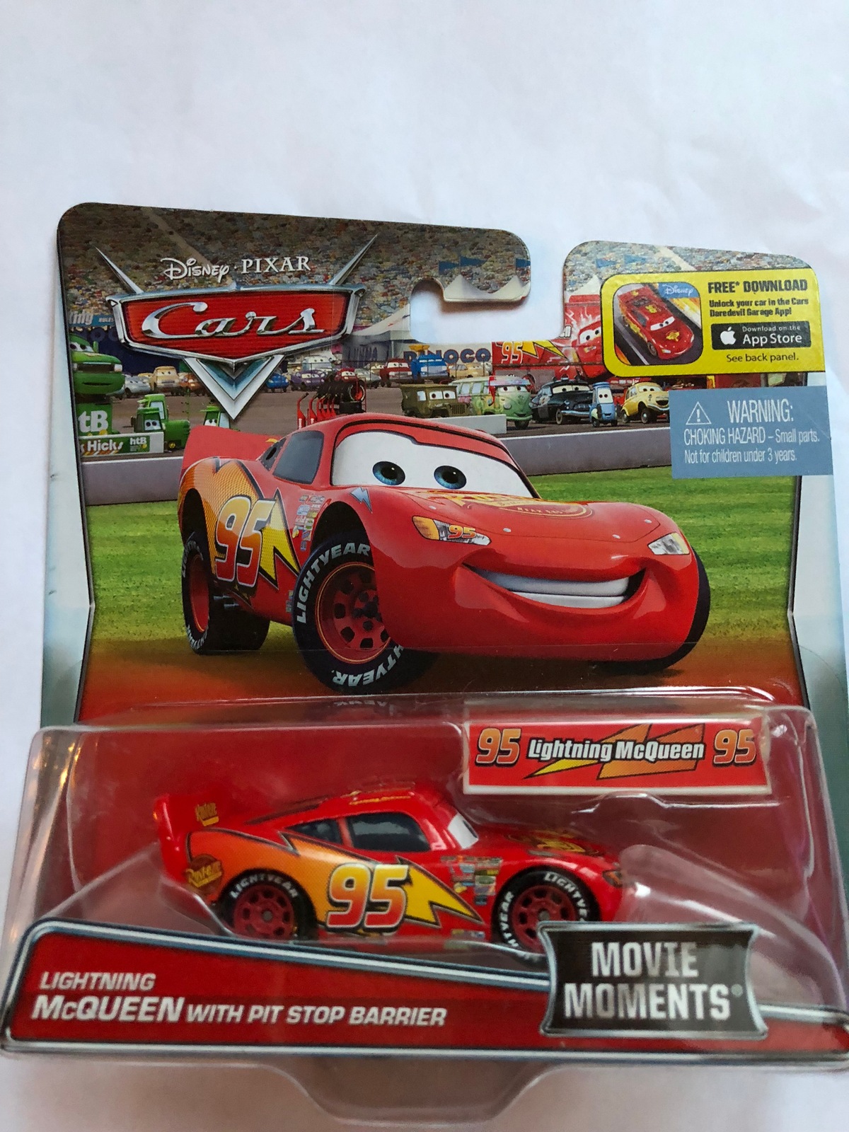 Disney Pixar Cars Lightning McQueen With Pit Stop Barrier - Action Figures