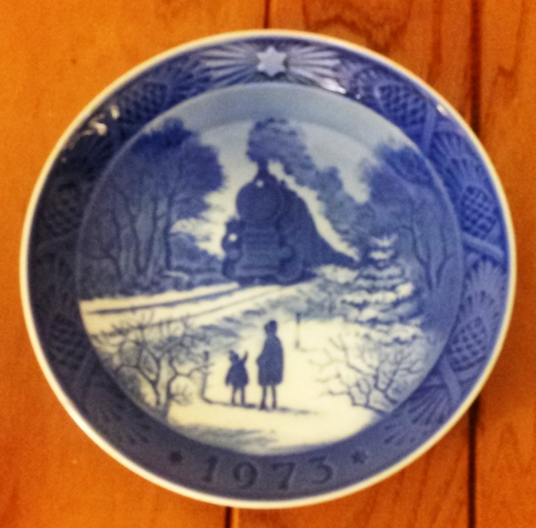 Royal Copenhagen 1973 Going Home Christmas Plate-7-y029 - Royal Copenhagen